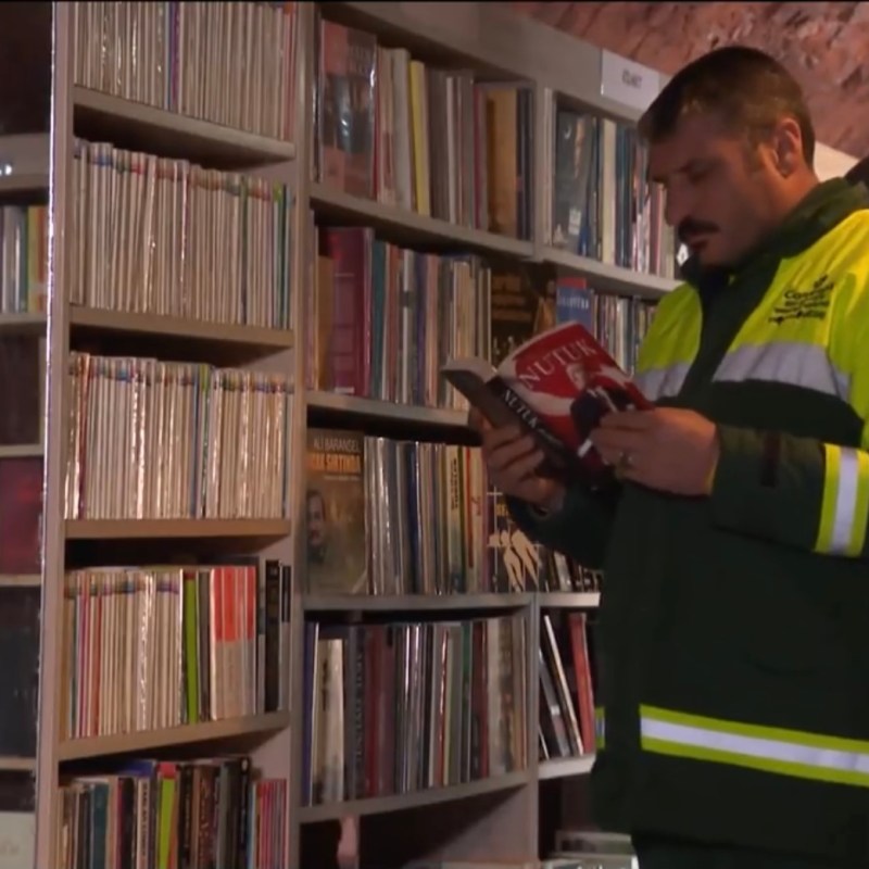 A library from&nbsp;trash